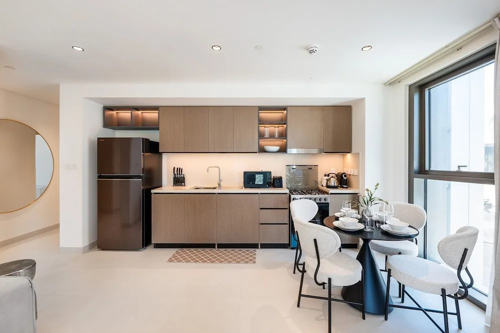 Exclusive 2BR Downtown Apt w Burj Khalifa Views