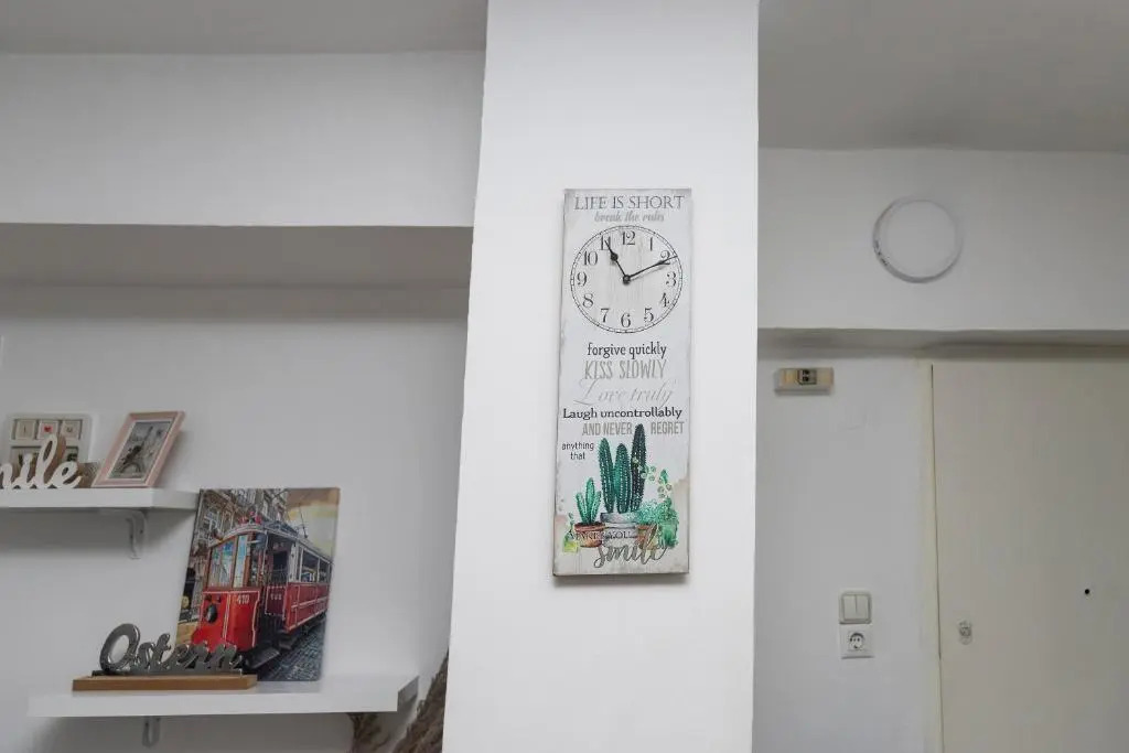 11 Steps' Lovely Studio in the center