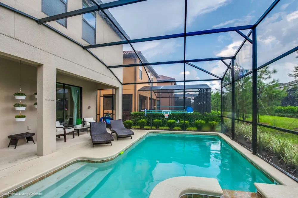 Luxury 6 Bedroom 4 Bath Home with Spa