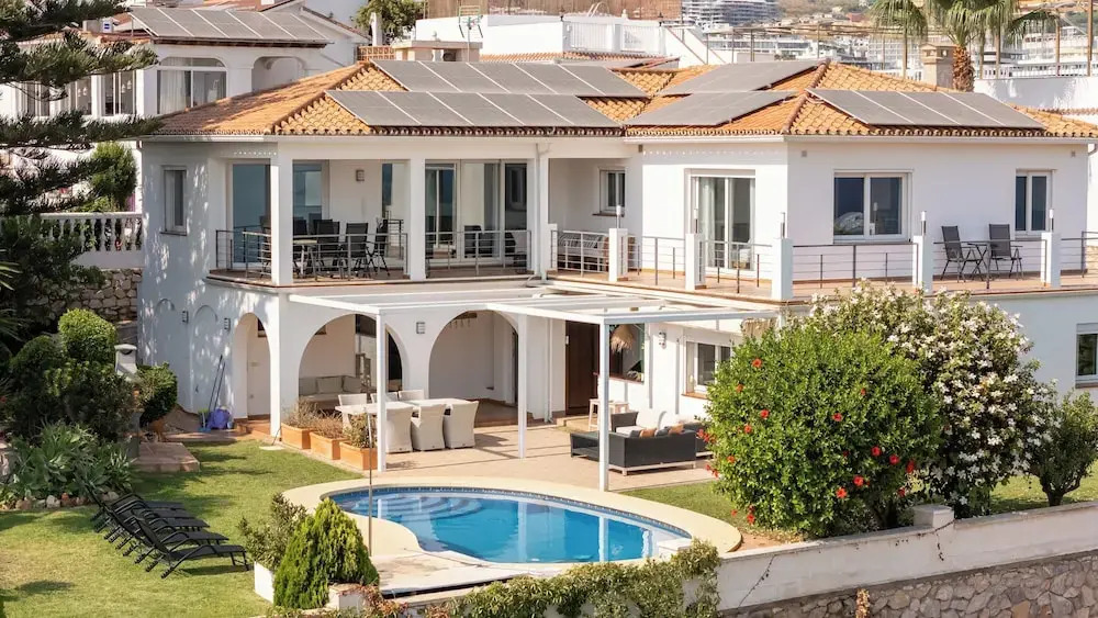 Spacious 3BR Villa with Pool and Sea Views