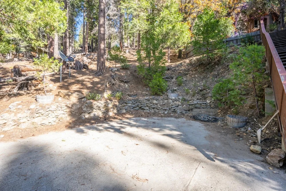 Timber Lodge Yosemite Enveloped In Nature!