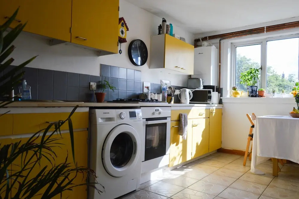 Colourful 2 Bedrooms Apartment Near Leith Walk