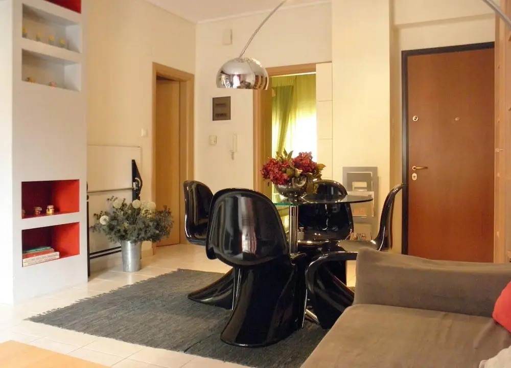 Cozy and Modern Apartment Centrally Located