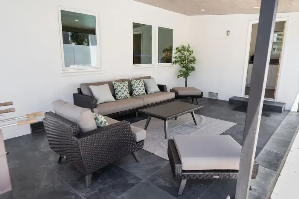 Remodeled 3BR House w Hot Tub Fenced Yard p58