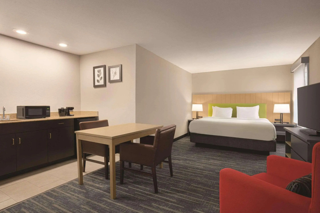 Country Inn & Suites by Radisson, Dunn I-95