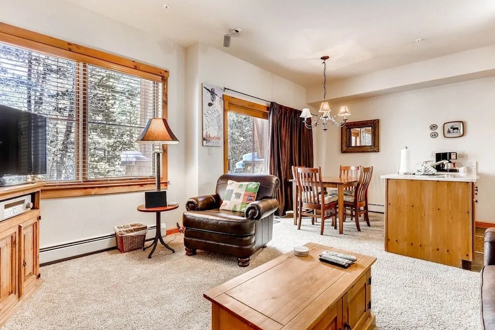 Seasons 1836 - 1 Br Condo