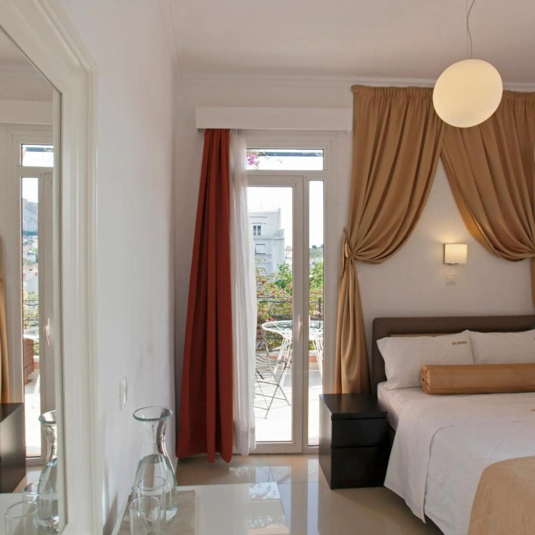 Metropolis Hotel
