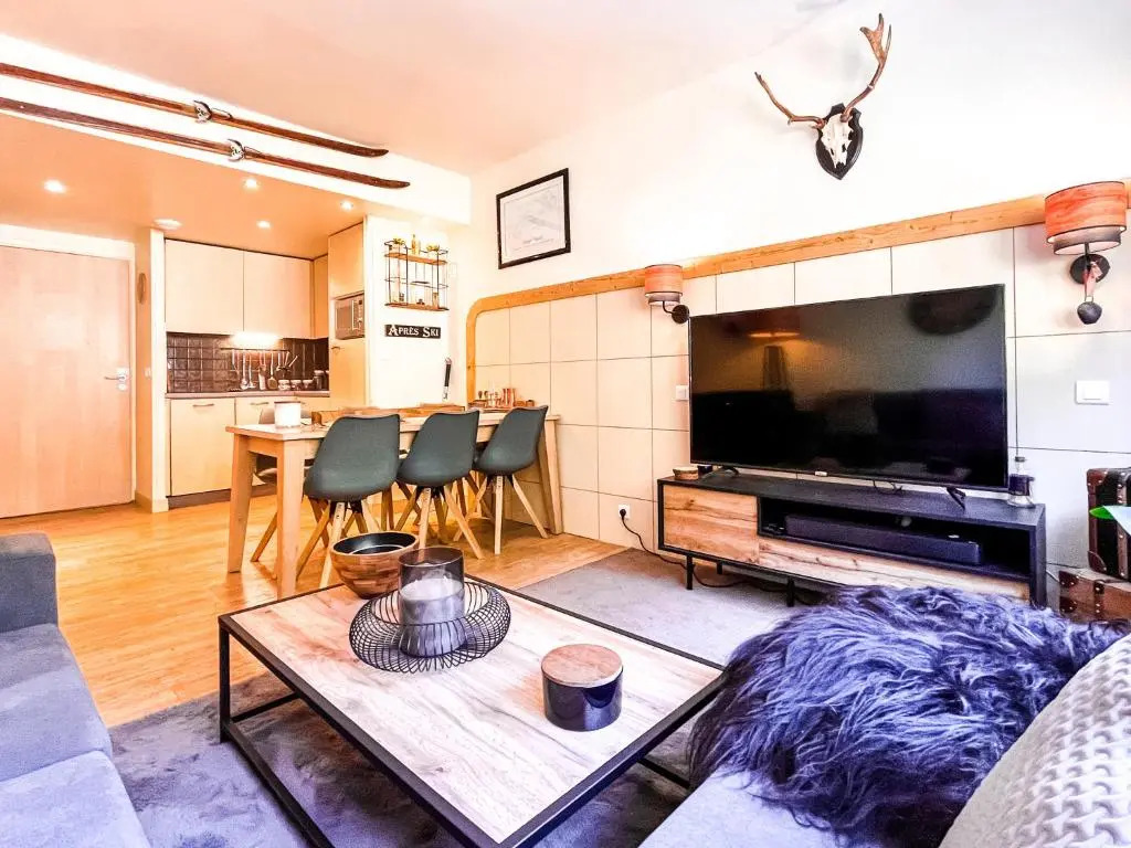 Large 2-Bedroom Apartment, Centre of Flaine Foret