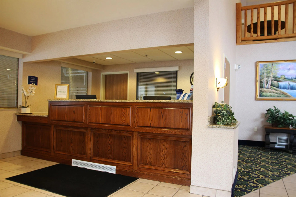 Beachfront Hotel Houghton Lake
