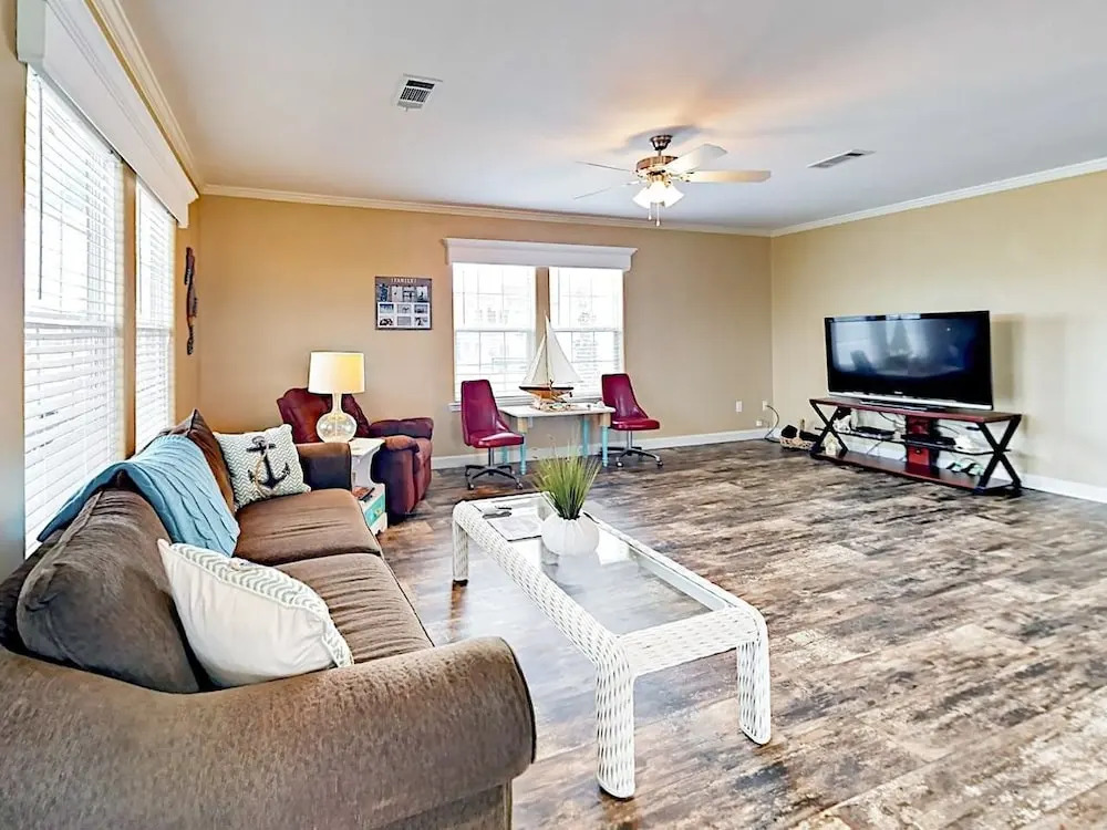 526 Sand Burr Ln Home 3 Bedrooms 2 Bathrooms Home