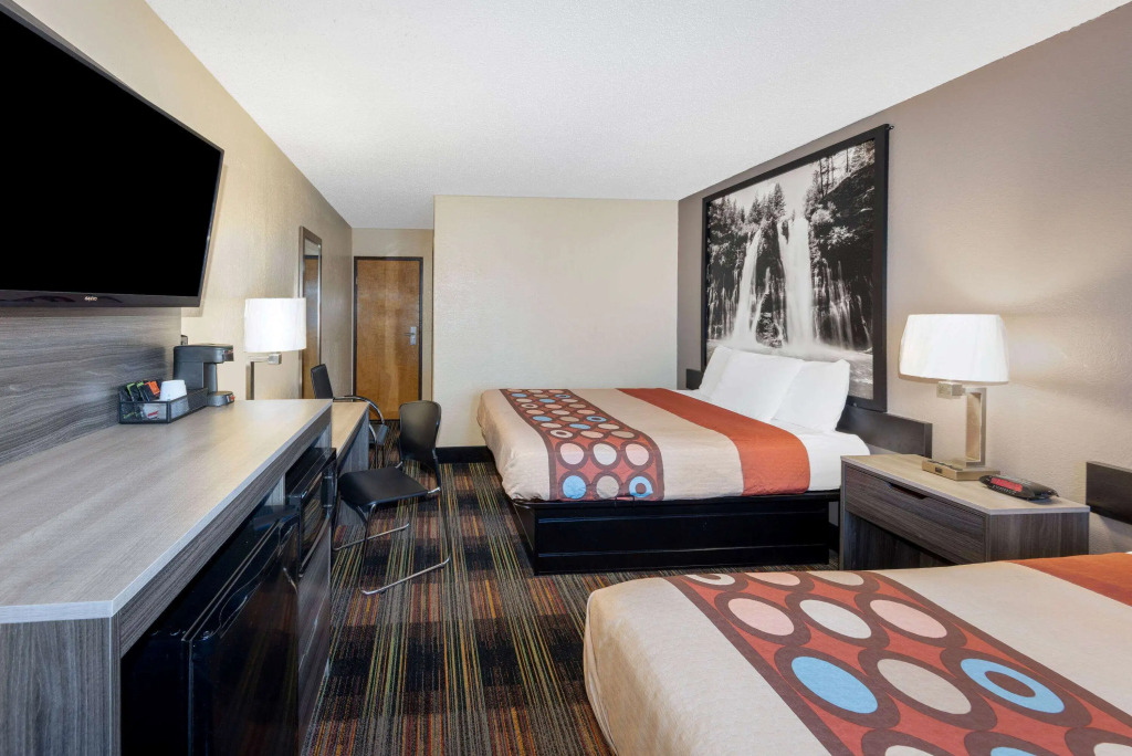 Super 8 by Wyndham Kansas City at Barry Road/Airport