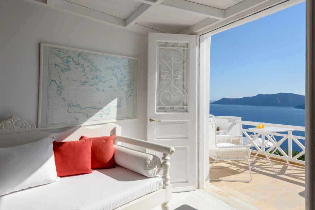 White House Villa with 3 bedrooms and amazing views at Oia