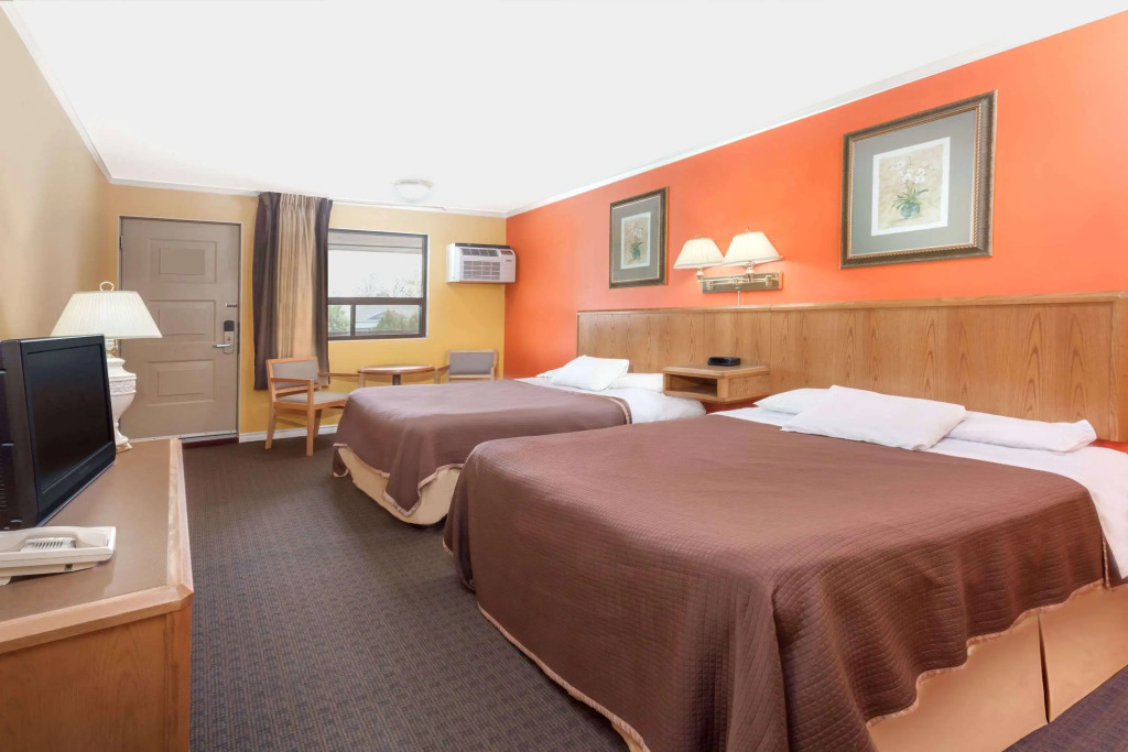 Howard Johnson by Wyndham Niagara Falls