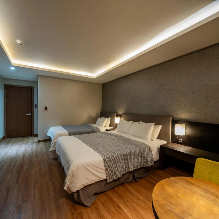 I-check Hyunjin Hotel