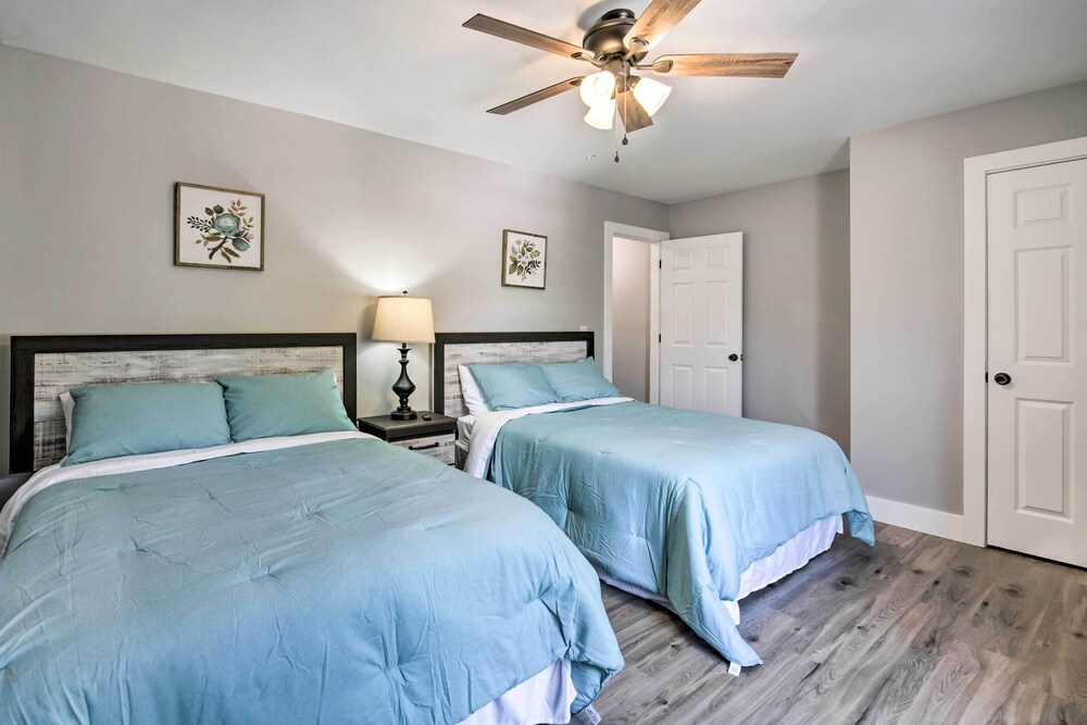 Airy Townhome: Close to Kayaking & Boating!