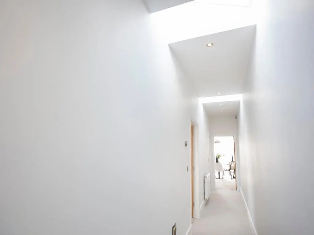 White House Apartments-Free parking 1 car per apartment
