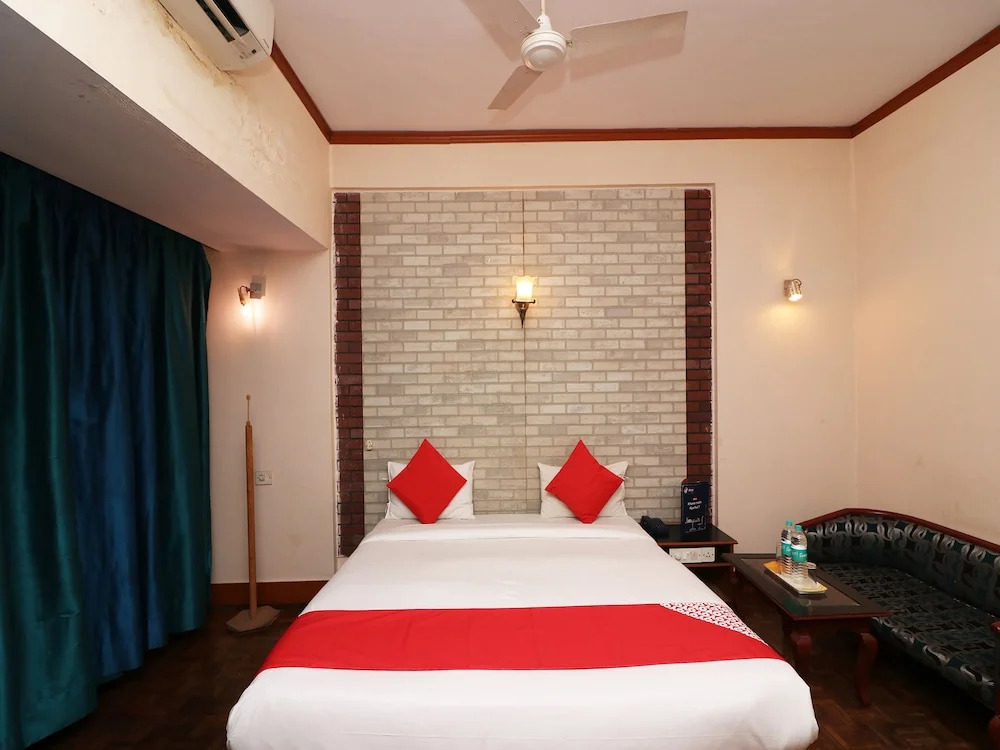 OYO 22269 Hotel Landmark Plaza