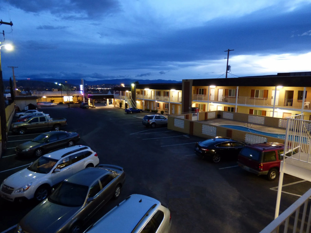 Economy Inn & Suites