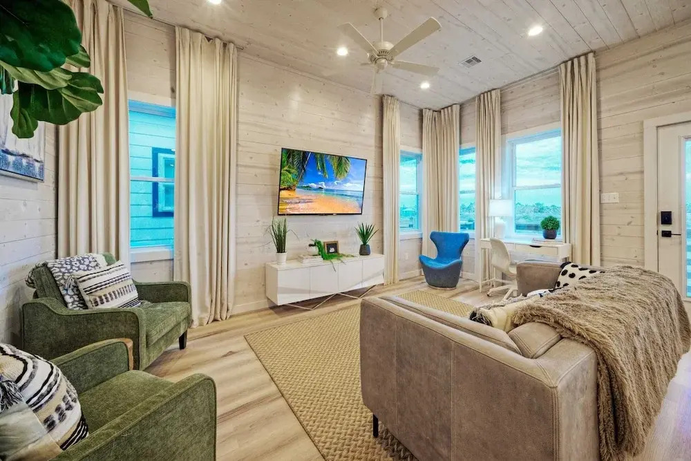 2 Homes, Sleeps 22 2 Private Pools, Firepit, Steps to Beach Boardwalk Access