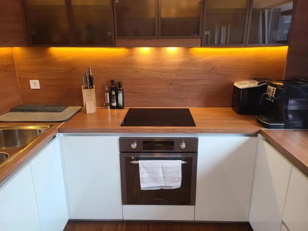 Modern 4-Star luxury apt - WFH Ready, Free Parking