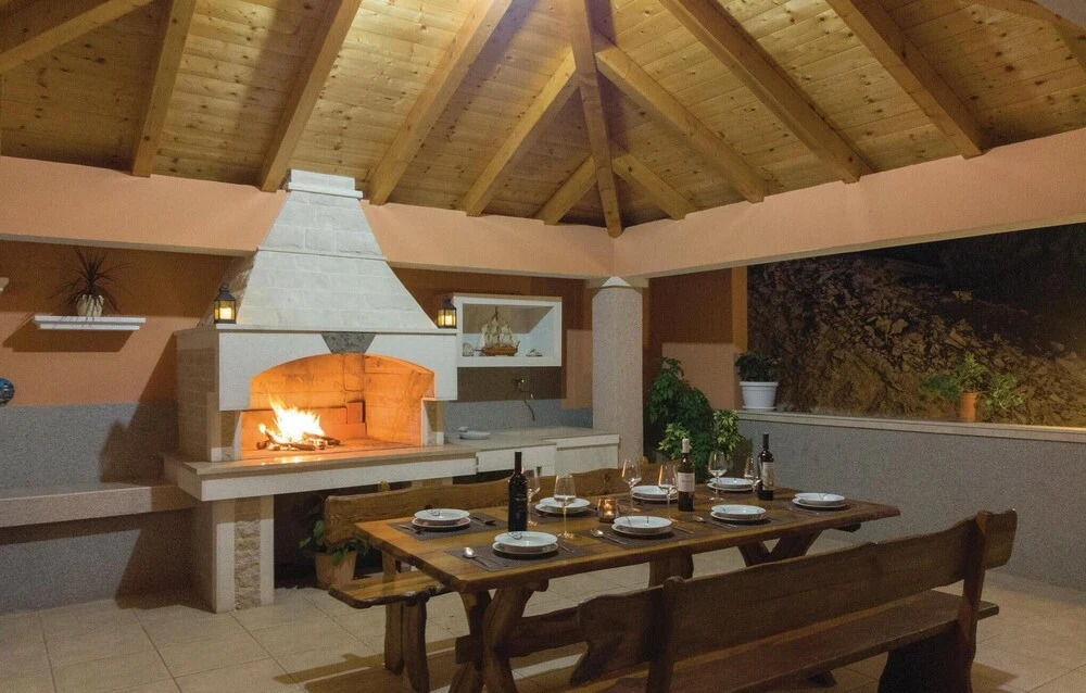 Beautiful Home in Blato With Wifi and 5 Bedrooms