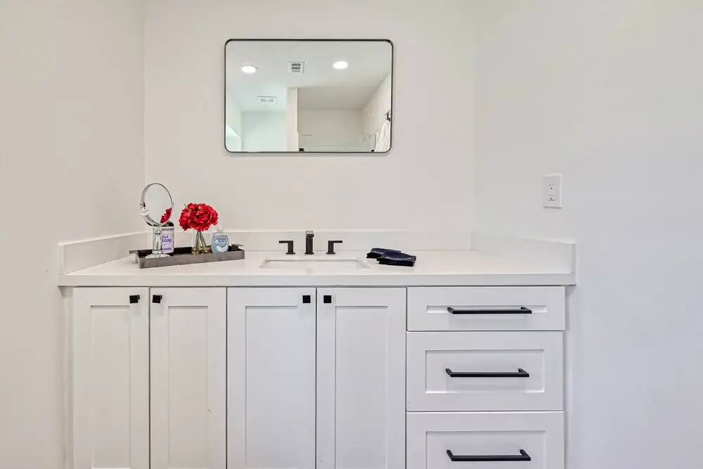 Barefoot in Spring Branch, Modern Chic Home With Private Pool, Gourmet Kitchen