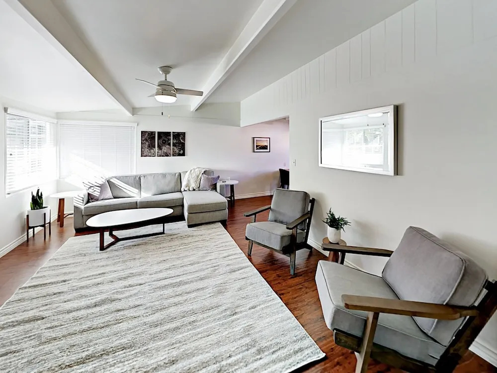 Gillespie Unit B - 3 Br Duplex
