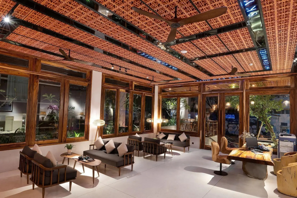 Sky Gem Central Hotel