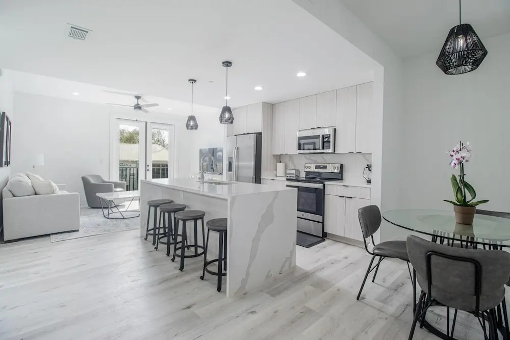 Handsboro Pointe Condo & Suites