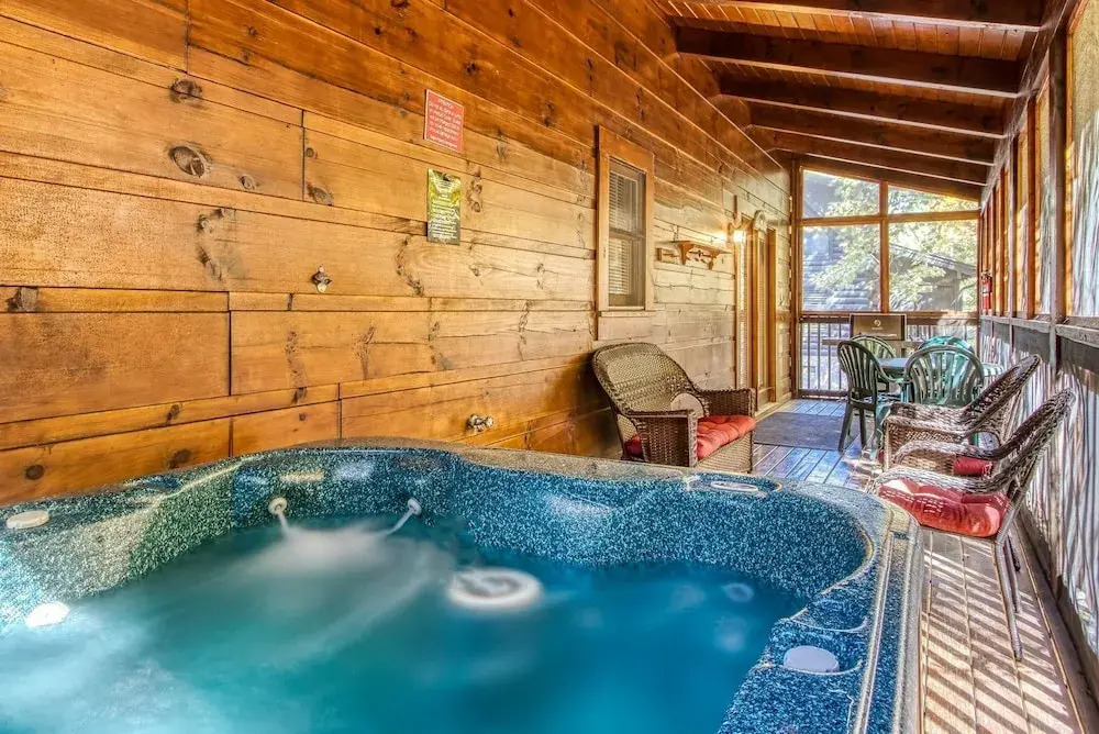 Er 256 - Smoky Mountain Top Great Location - Close To Town! 3 Bedroom Cabin by RedAwning