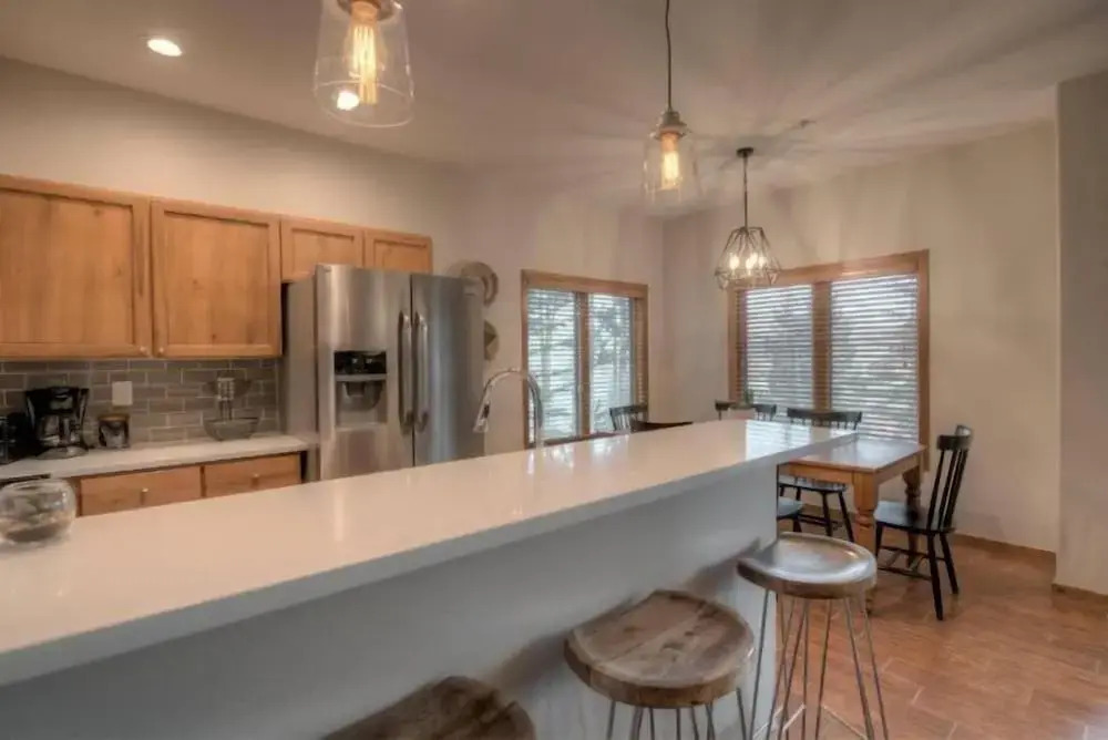 Snowflake Lift Neighborhood - 3 Bedroom Condo - 1 Block to Lift!
