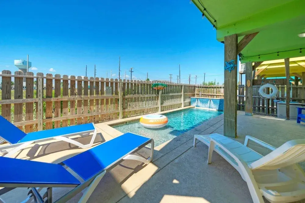 Laid Back Lime by AvantStay | Near Beach w/ Pool, Complimentary Pool Warmer