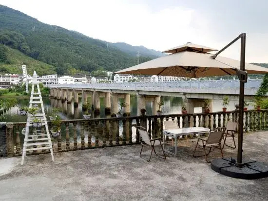 Yuxian Taohua Water Le Inn (Taohuatan Scenic Area)