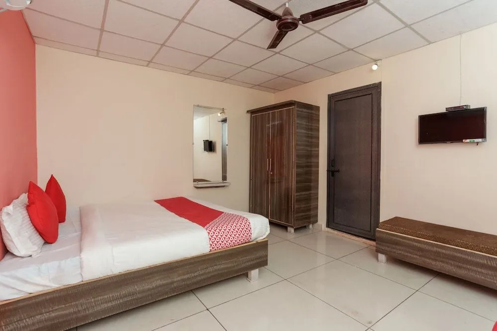 OYO 30383 Hotel Milan Parinay