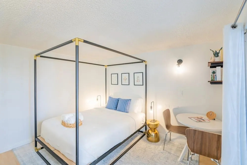 Newly Renovated Studio Two Blocks From the Beach