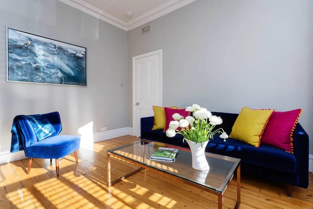 Veeve - Clapham Fairytale