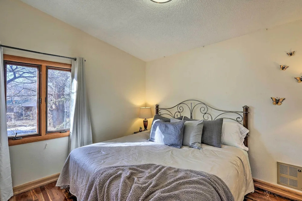 5 Mi to Dtwn Denver: Peaceful Lakewood Home