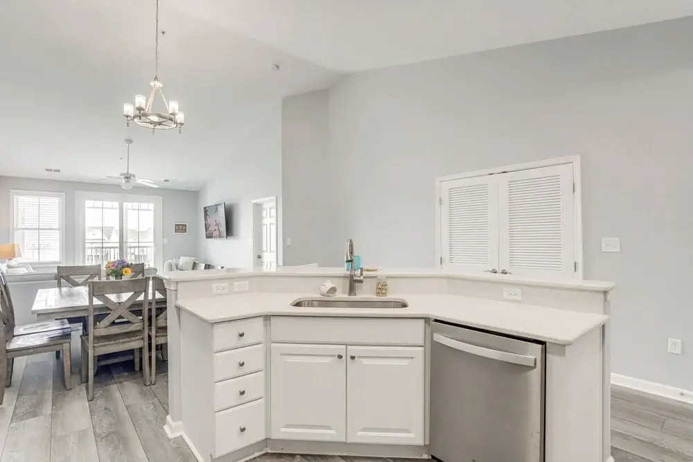 Pool, Beach Access! Canal-front Ocean City Gem