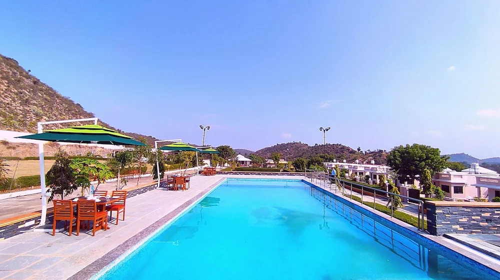 Nakoda Green Valley Resort by ShriGo Hotels