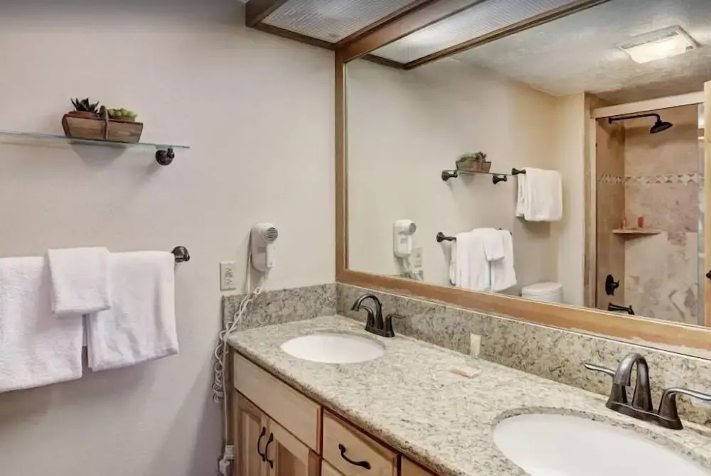 2 Bedroom Condo In West Keystone Near Lakeside Village