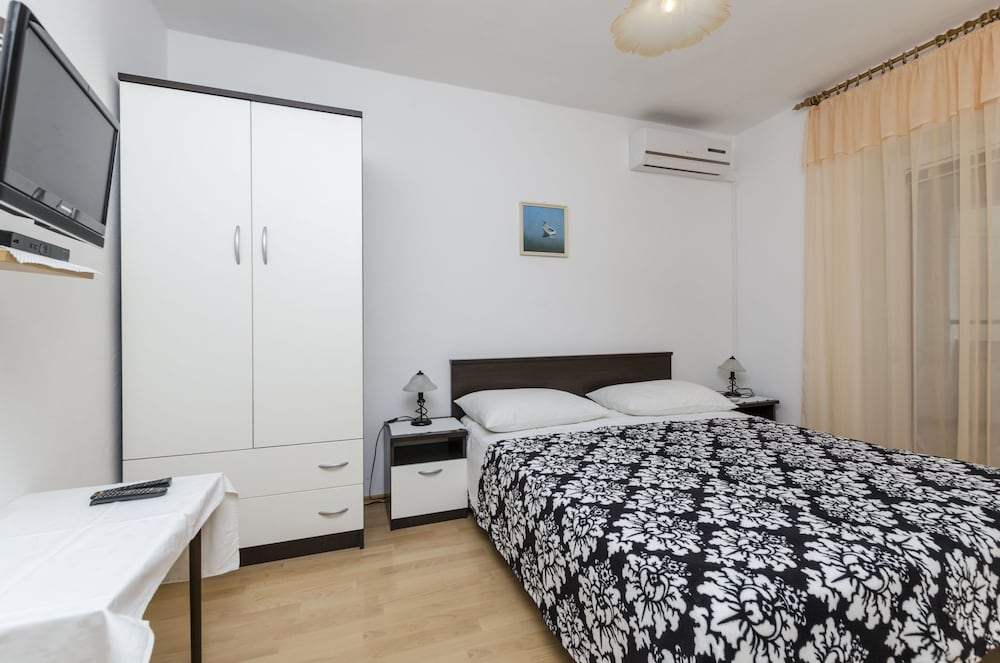 Apartments and Room Janja
