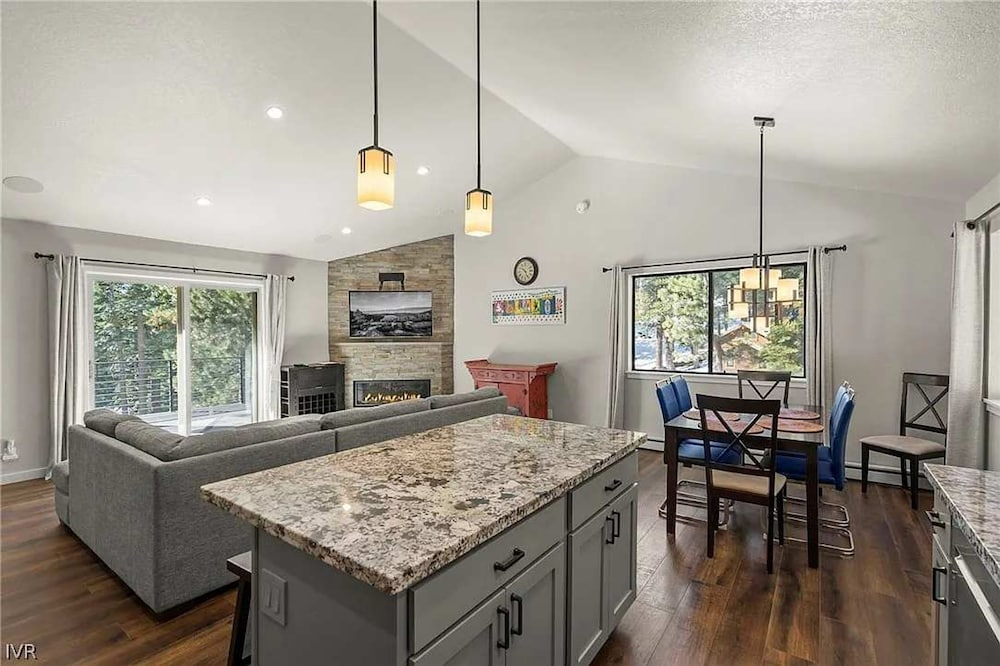 Cozy Spacious 4BD Modern Mountain Home