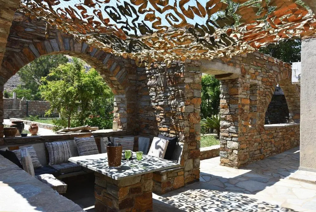 The Garden House only a 2 minute walk from the Picturesque Marine of Vourkari.