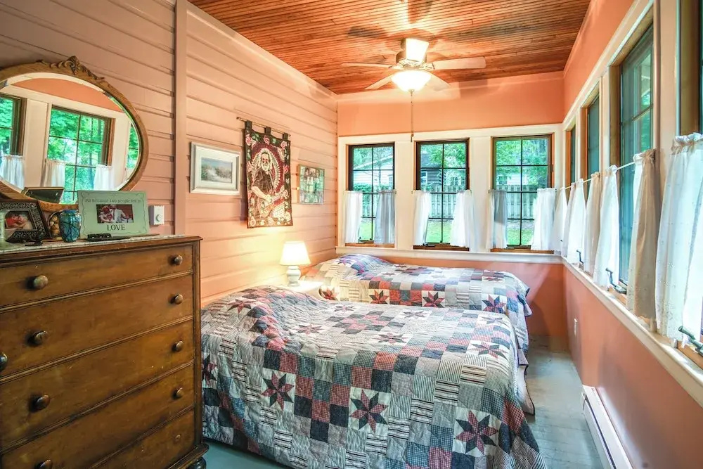 Harbert Cottage w/ Fire Pit: Half Mile to Beach!