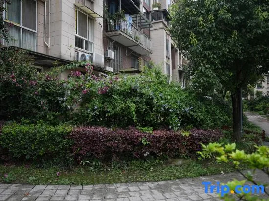Rubber Tree Villa Homestay (Chongqing West Railway Station Baguocheng)