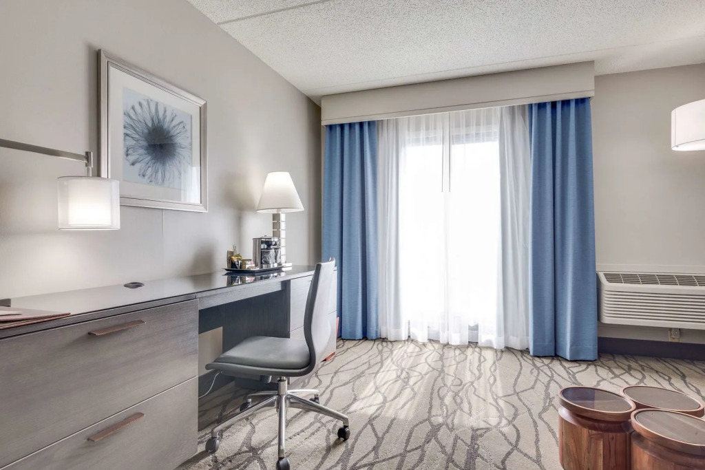 DoubleTree by Hilton Racine Harbourwalk