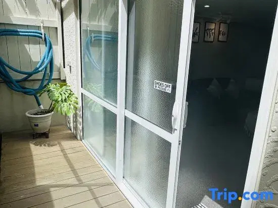 Large 1Br Suite and Private Lounge