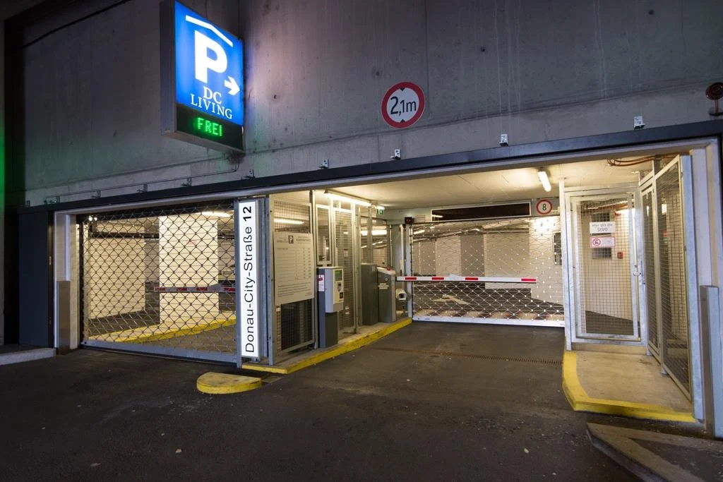 Apartment with parking on premise