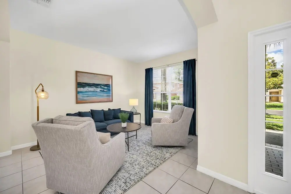 Spacious Villa: Pool, Game Room & Themed Rooms