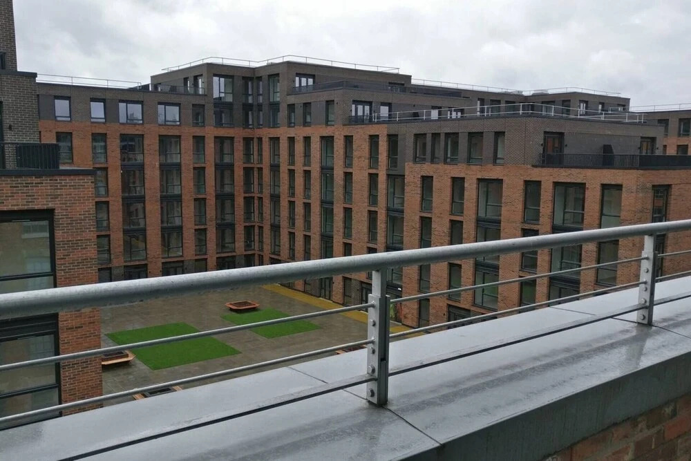Beautiful City Centre 2-bed Apartment With Balcony